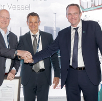Left to right: John McDonald, ABS President and COO; Claus W. Graugaard, Chief Technology Officer, Onboard Vessel Solutions at the Mærsk Mc-Kinney Møller Center for Zero Carbon Shipping; Andy McKeran, Chief Commercial Officer of Lloyd’s Register. (Photo: LR)